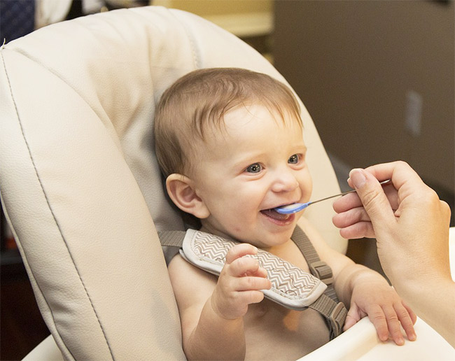 When and How to Start Solid Foods to Infants 