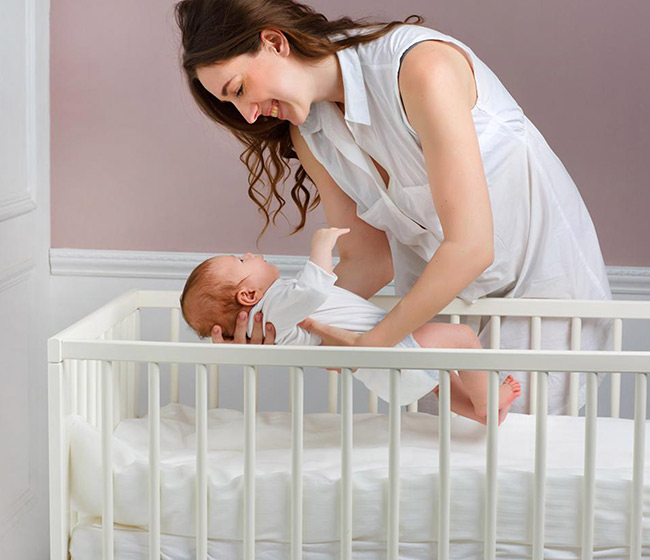 8 Tips on How to Transition Your Baby to a Crib Smoothly